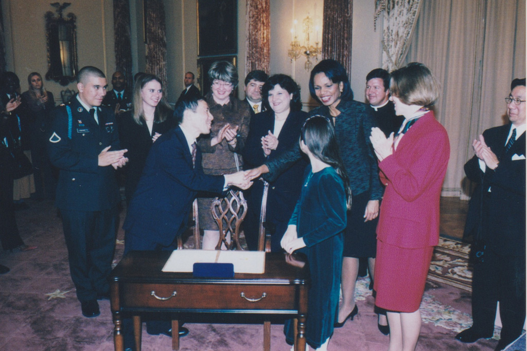 Ambassador Yamamoto shakes hands with Condoleeza Rice at a swearing in ceremony