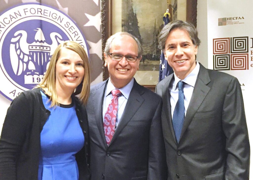 Chacon (center) poses with then-Under Secretary for Management and Resources Heather Higginbottom (left) and then-Deputy Secretary of State Blinken 
