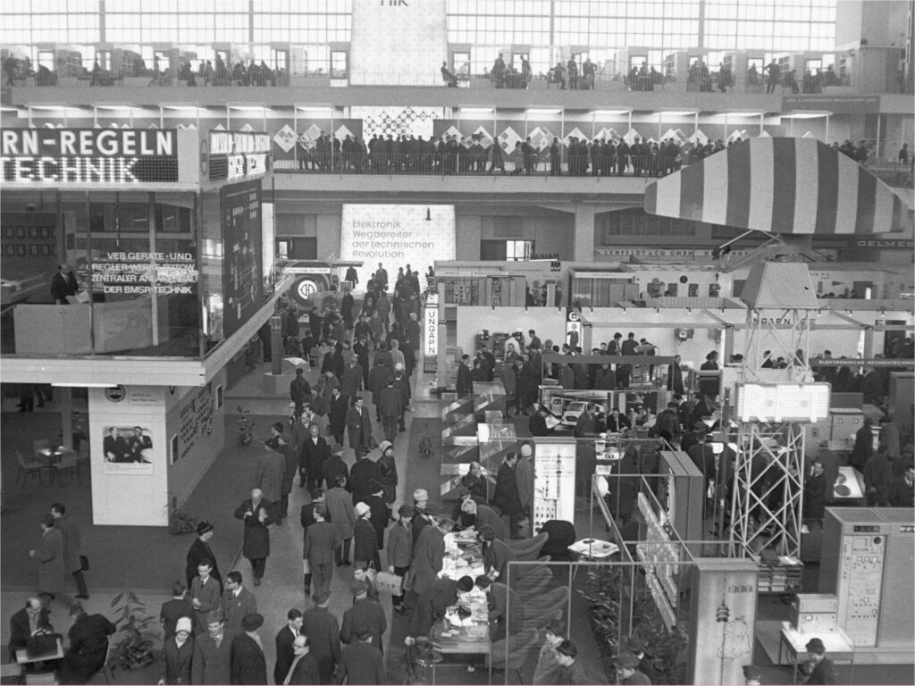 Crowds gather in the exhibition hall for the electronics branch at the Leipzig Trade Fair. 