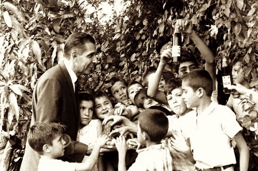 Telles with kids in costa rica