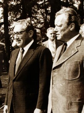 This photo shows U.S. Presidential National Security Advisor Henry Kissinger with German Chancellor Willy Brandt in 1972.