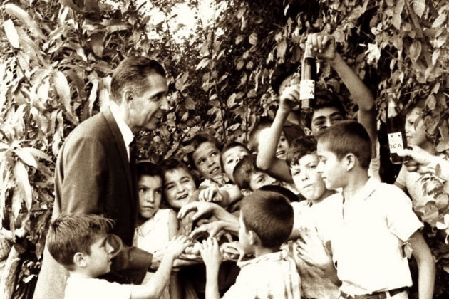 Telles with kids in costa rica