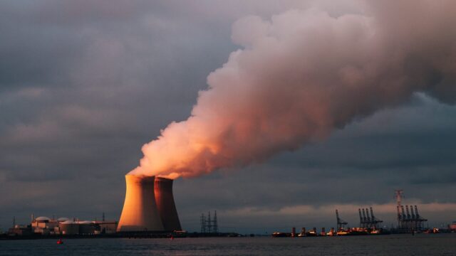 Photograph of a nuclear powerplant.